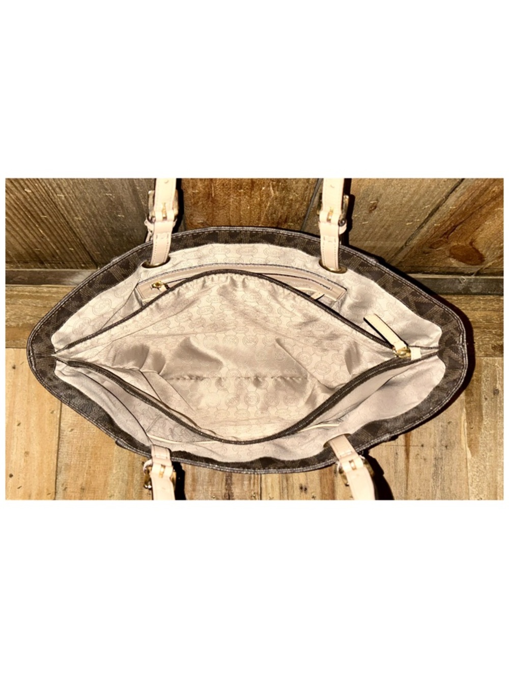 Michael Kors. 4 Piece: Jet Set Tote with Free Matching Wallet, Scarf & Dust Bag. - Picture 6 of 16
